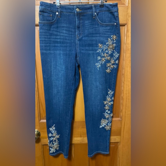 NWT Chico’s Embroidered Embellished Ankle Jeans - Picture 4 of 9